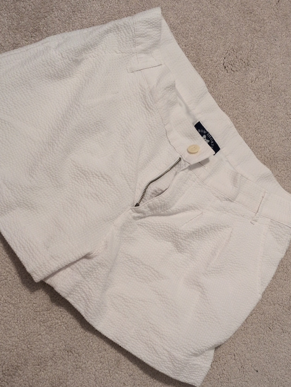 Bow Shorts - White Seersucker Flat-Front Shorts (Size L)